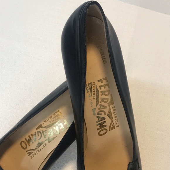 Salvatore Ferragamo leather heel pumps, shoes high end name brand - Picture 3 of 17